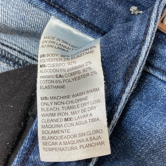 Chico’s 3.5 So Slimming Girlfriend Jean Shorts 18 Summer Bermuda Denim Jorts - Picture 8 of 10